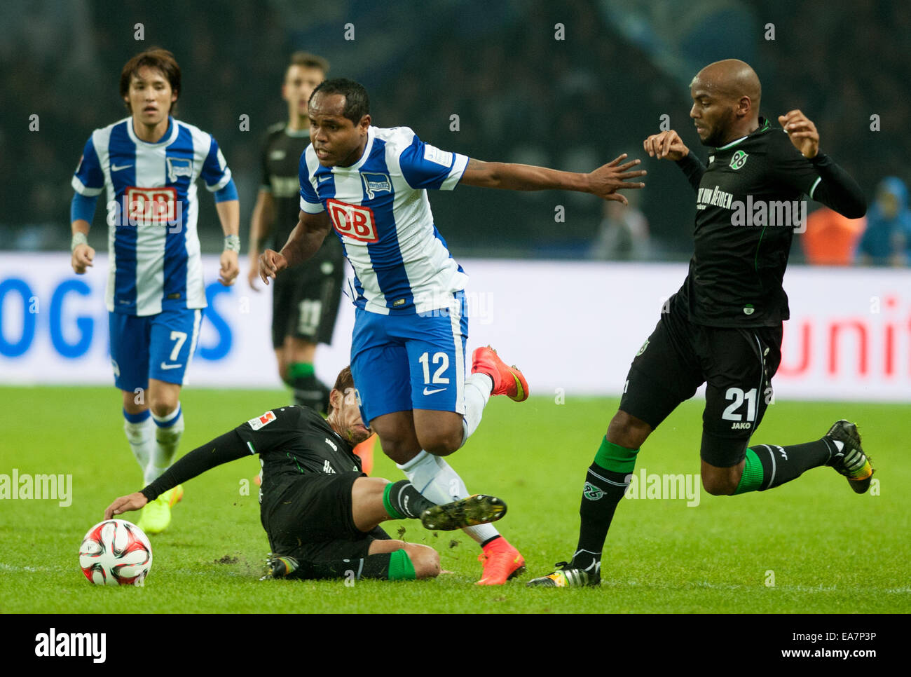 Berlin, Germany. 07th Nov, 2014. Hertha BSC's Ronny (C) and Hannover 96's Hiroshi Kiyotake (L) and Jimmy Briand (R) during the German Bundesliga match between Herta BSC and Hannover 96 at the Olympic Stadium in Berlin, Germany, 07 November 2014. Photo: OLIVER MEHLIS/dpa/Alamy Live News Stock Photo
