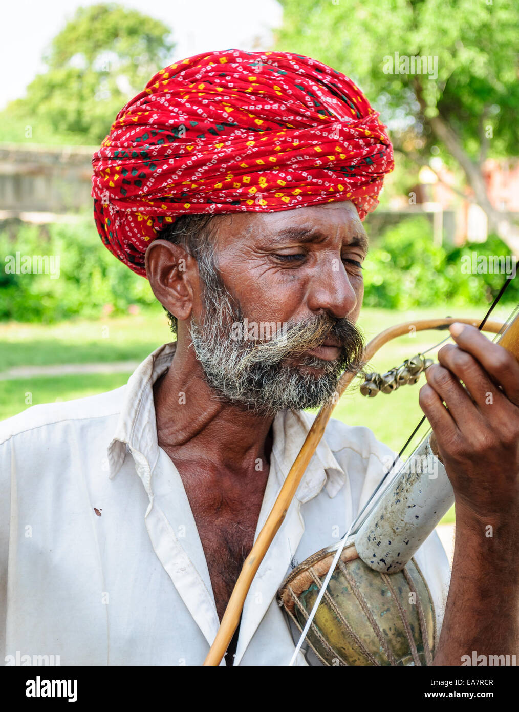 Old folk musician of Rajasthan playing Ravanhatha at Mador garden