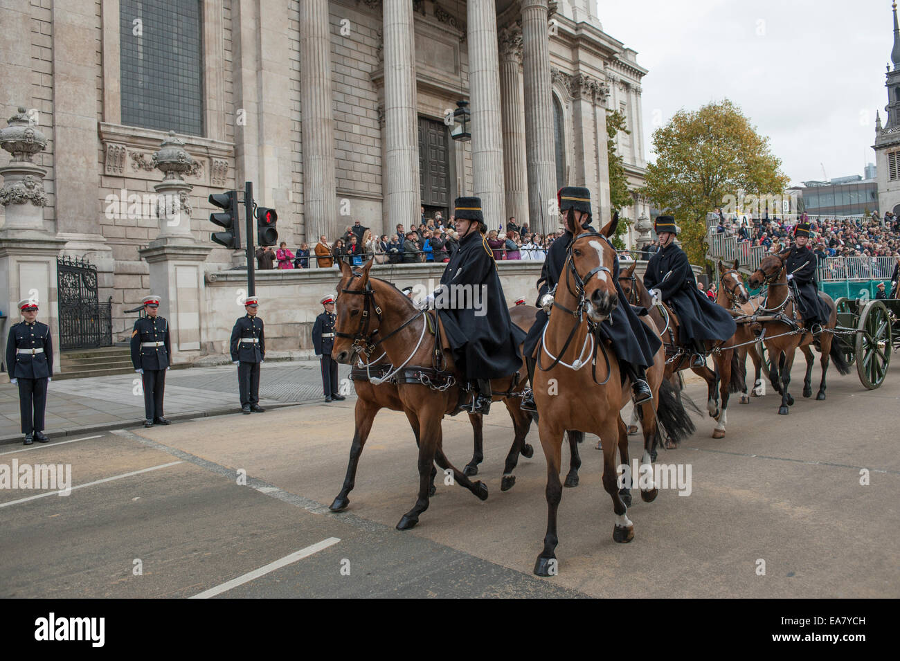 City of London, UK. 8th November, 2014. The King’s Troop Royal Horse