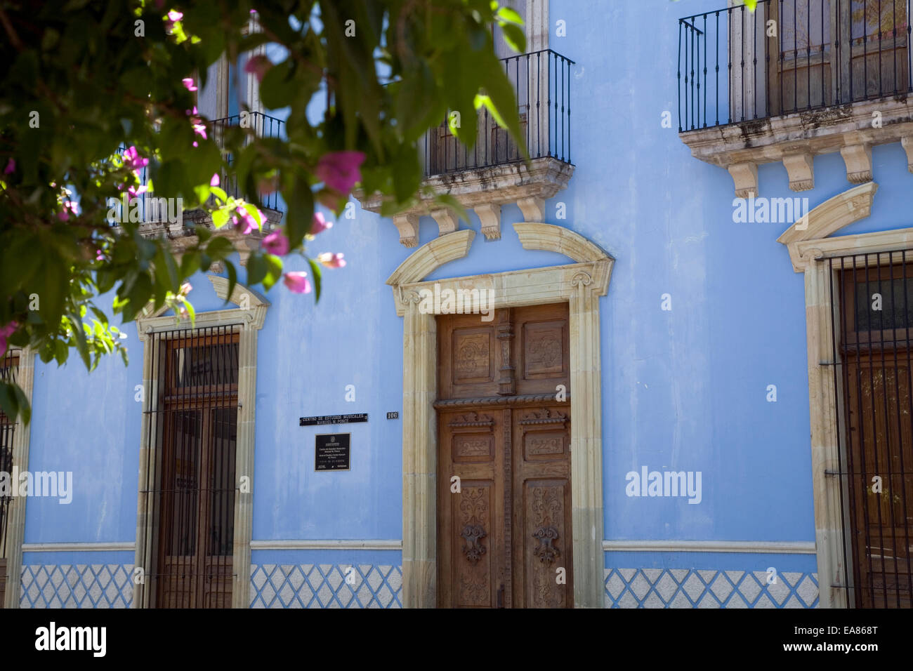 Havana, Cuba - Two Travel Guide - Encircle Photos