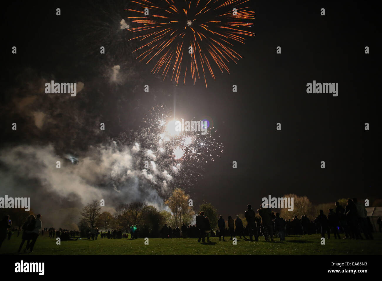 Oxford, UK 8th November 2014r. Fireworks display held in South Park