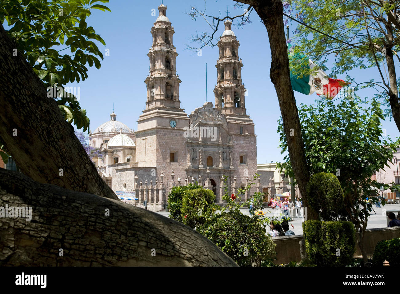 The 1575 Cathedral towers above Plaza de la Patria, Aguascalientes, Mexico Stock Photo
