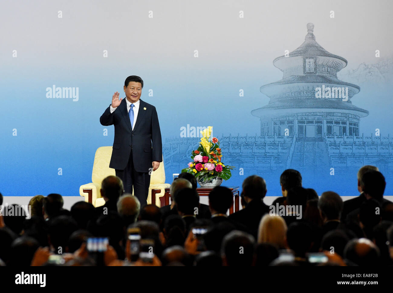 Открыли 6 стран. Си Цзиньпин на съезде КПК. Си Цзиньпин портрет. Правители Компартии Китая.