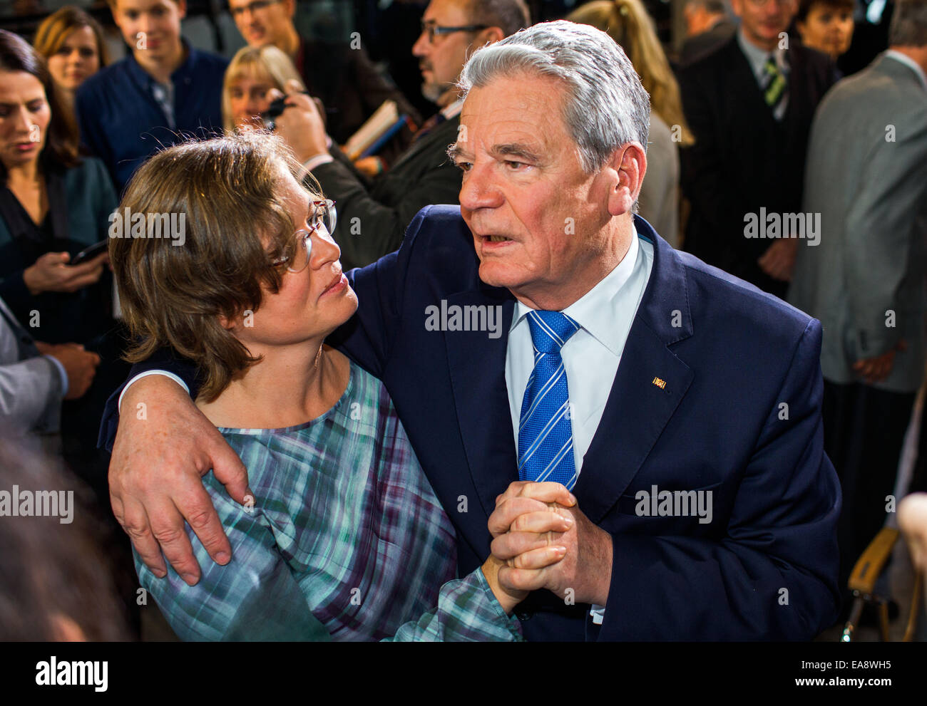 Schwerin, Germany. 09th Nov, 2014. German President Joachim Gauck (R) meets his daughter Gesine Lange (L), who left the GDR to move to the Federal Republic, at the taping of a round of talks on the occasion of the 25th anniversary of the fall of the Berlin Wall at the NDR broadcasting center in Schwerin, Germany, 09 November 2014. Many contemporary witnesses participated in the program hosted by Anne Will. It will be broadcast later in the ARD TV channel. PHOTO: JENS BUETTNER/dpa/Alamy Live News Stock Photo