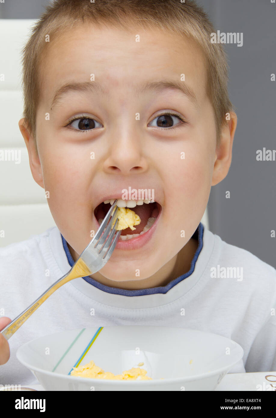 happy child eating Stock Photo - Alamy