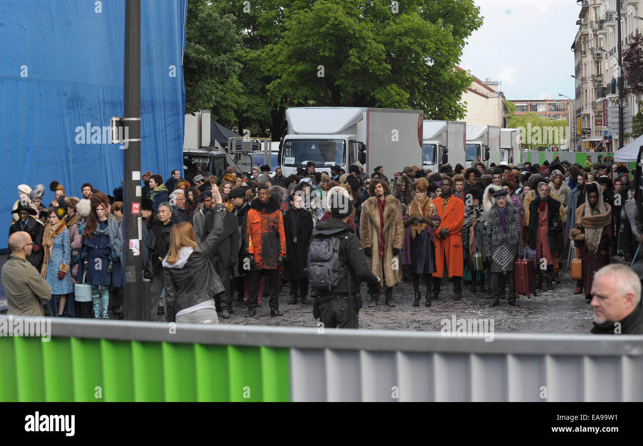 Action On The Hunger Games Mockingjay Part 2 Film Set In Paris Featuring Atmosphere Where Paris France When 07 May 2014 Stock Photo Alamy