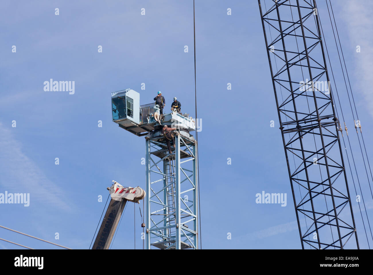 Mast climbing hires stock photography and images Alamy