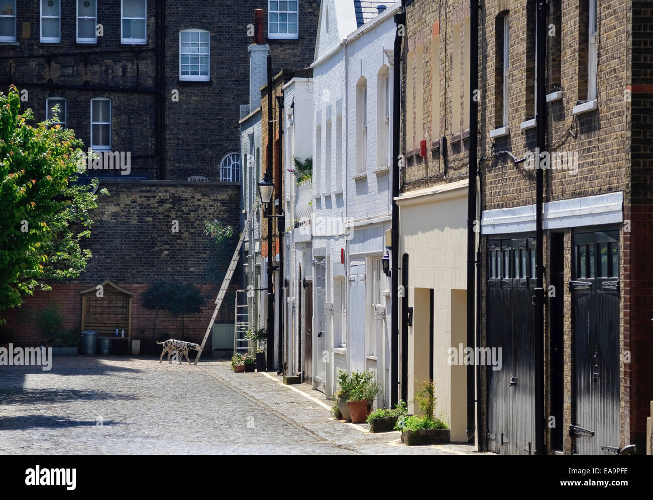 Marylebone mews houses hires stock photography and images Alamy