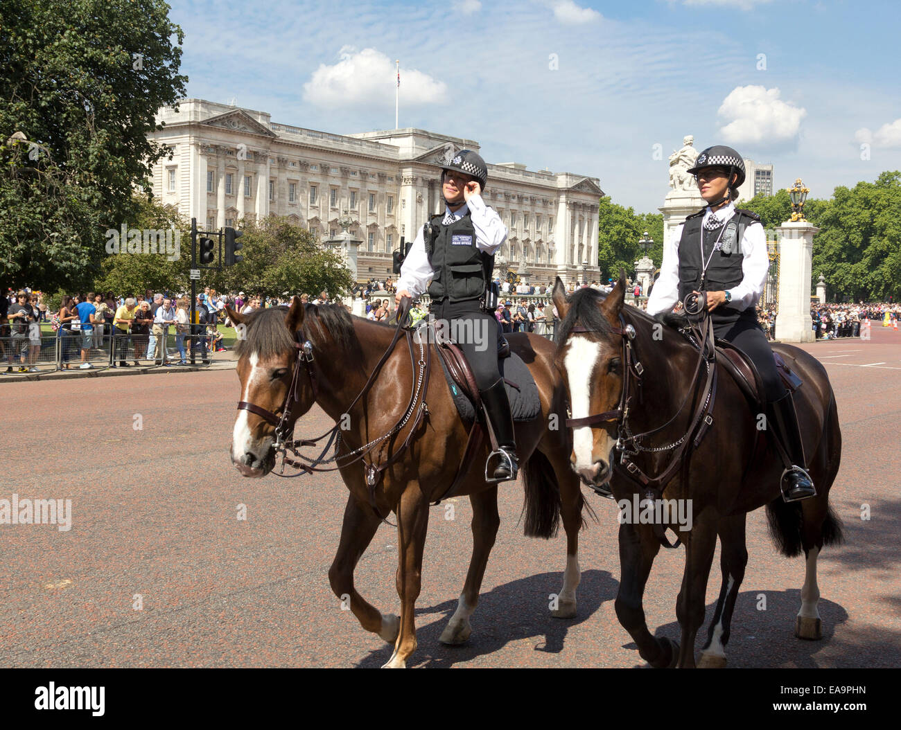 Two policewomen on horseback at Buckingham Palace, London Stock Photo
