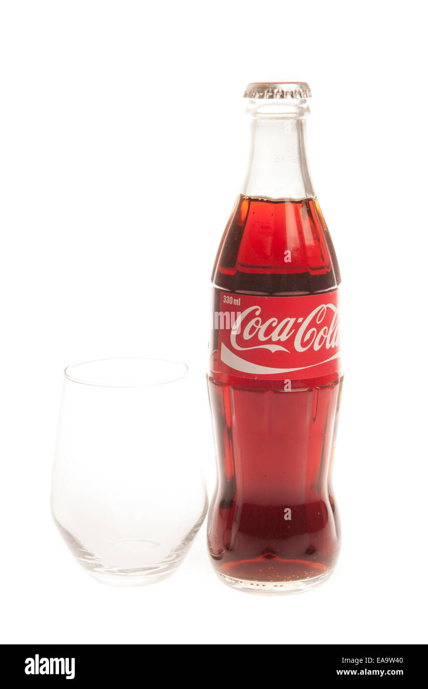 https://c8.alamy.com/comp/EA9W40/coca-cola-bottle-and-glass-EA9W40.jpg