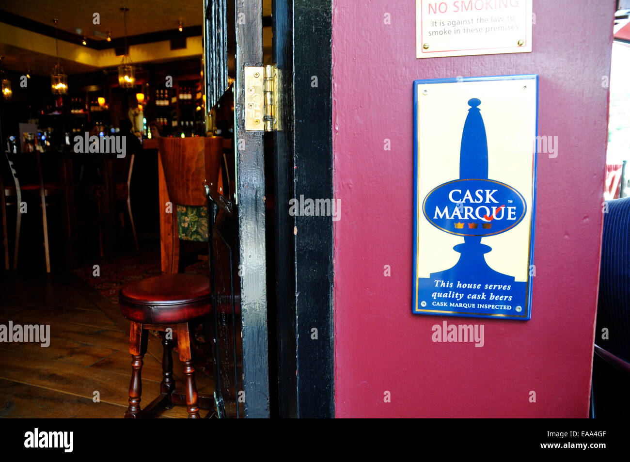 Entrance to a pub awarded the Cask Marque accreditation, London, England Stock Photo