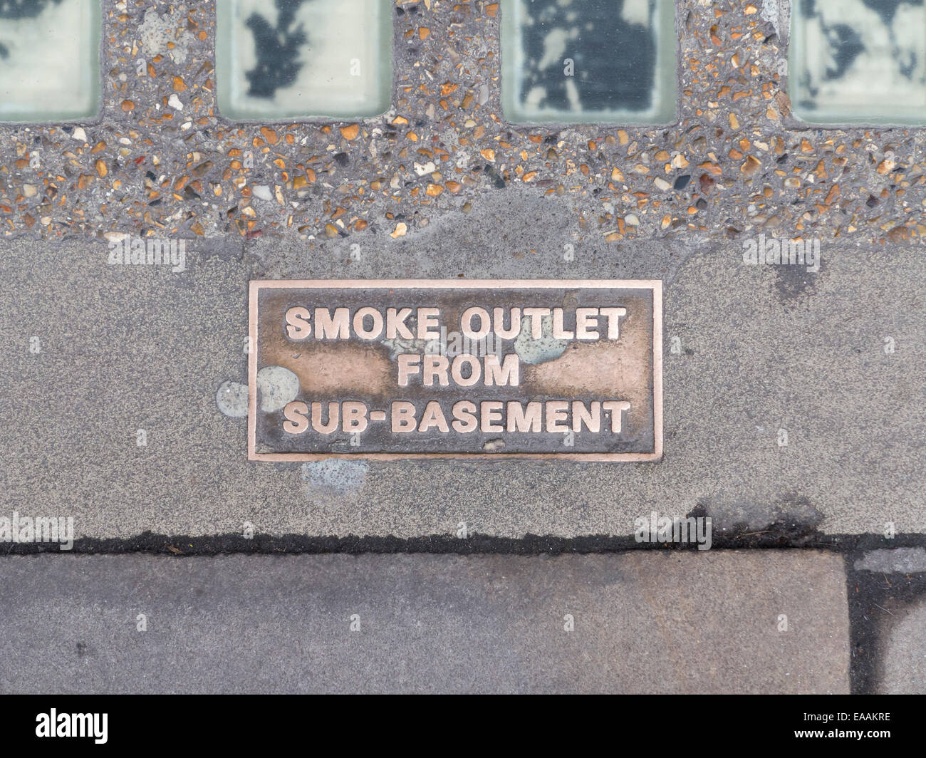 Smoke outlet basement sign hires stock photography and images Alamy