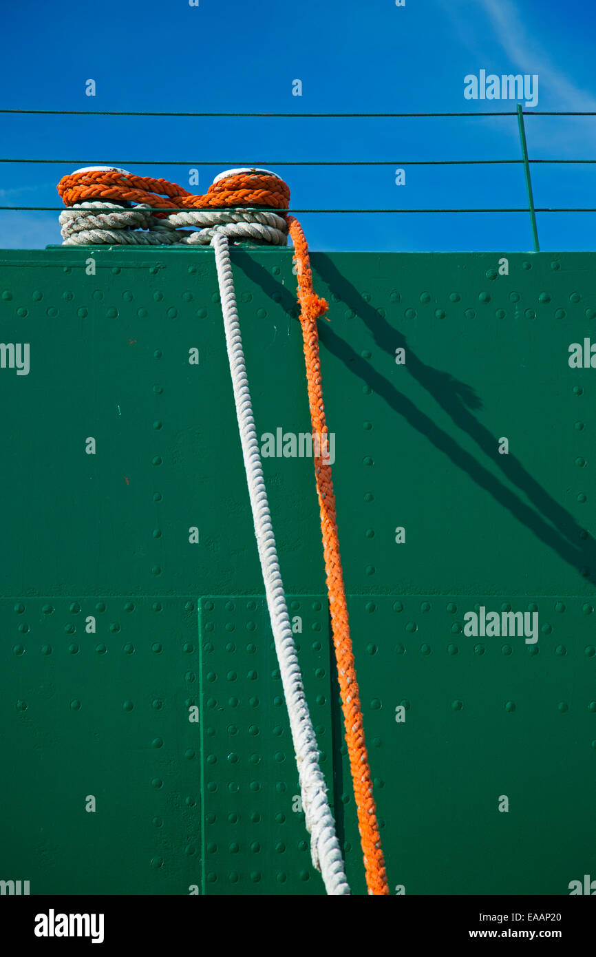 Mooring lines hires stock photography and images Alamy