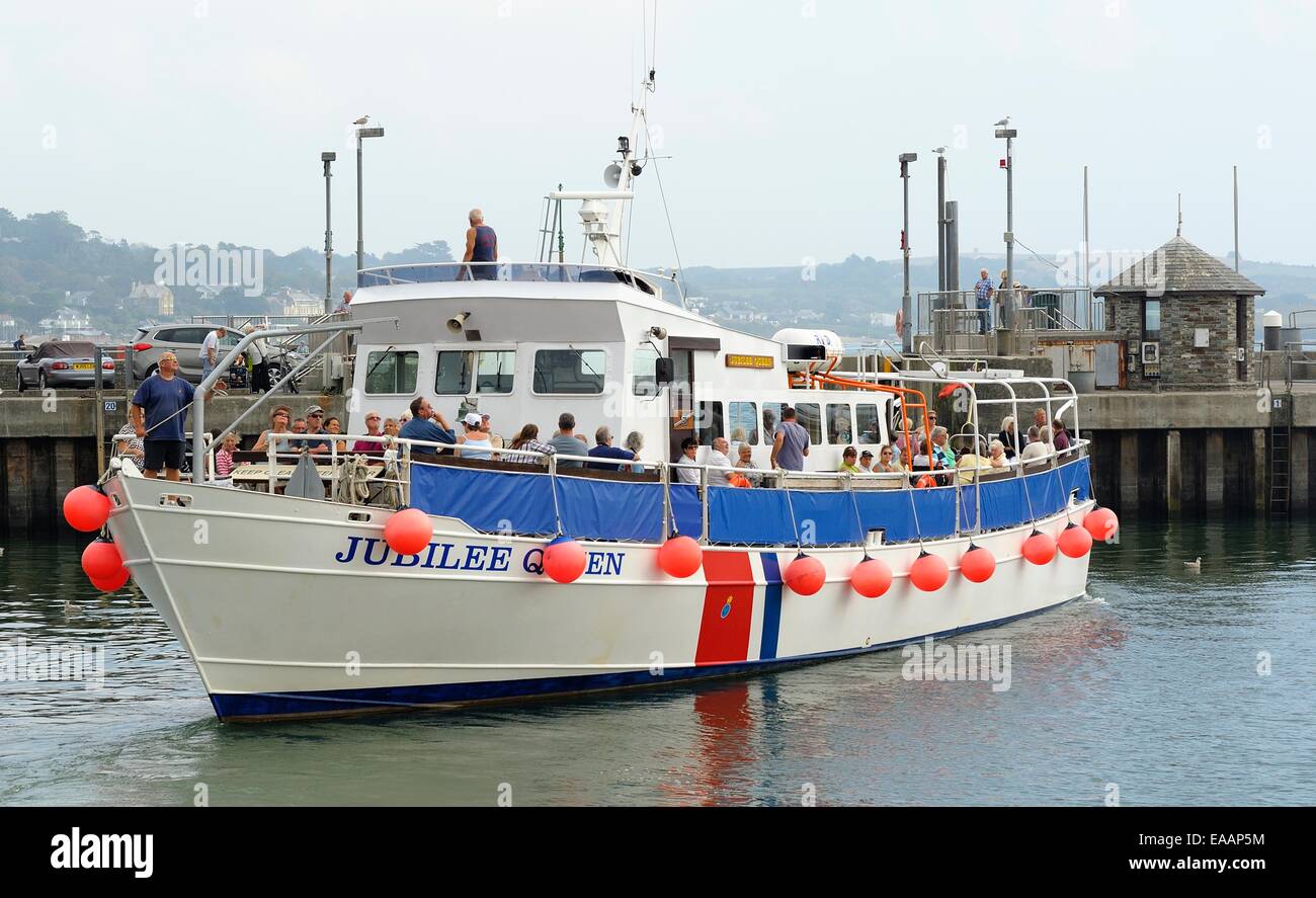 The Jubilee Queen full of passengers leaving Padstow harbour,Cornwall,England uk Stock Photo