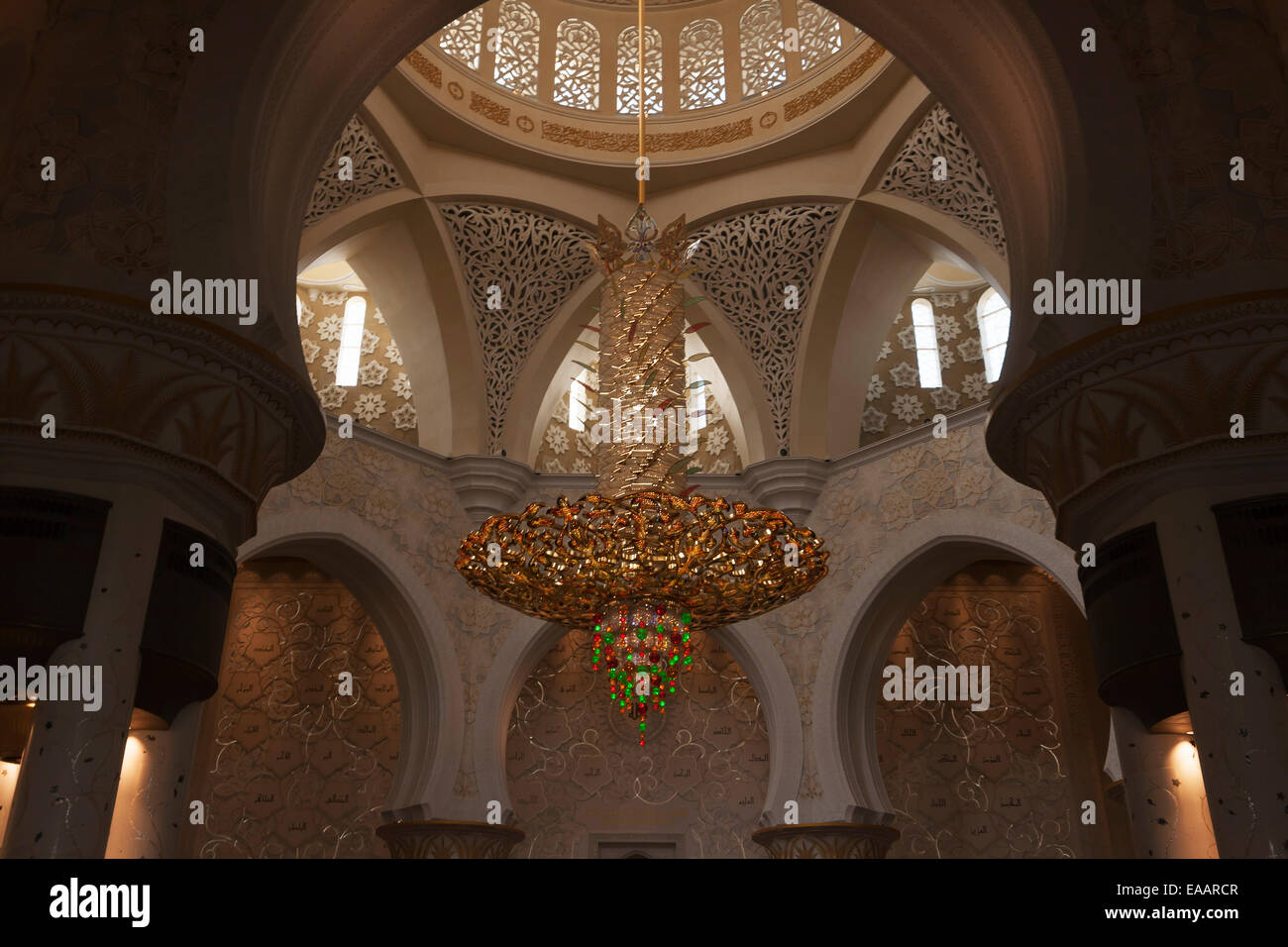 Sheikh Zayed Grand Mosque, Abu Dhabi, United Arab Emirates. Interior of the Main Prayer Hall. Stock Photo
