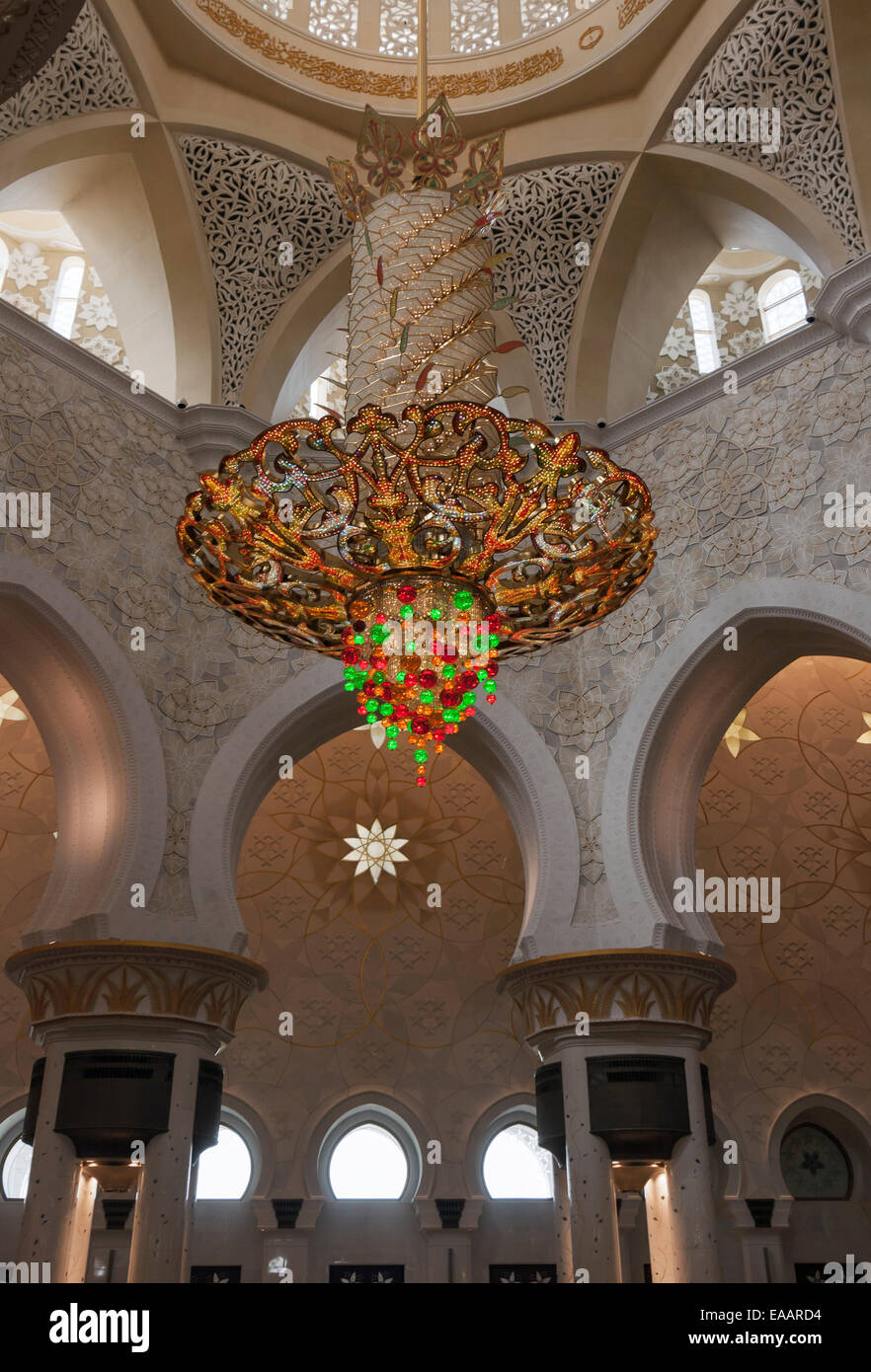 Sheikh Zayed Grand Mosque, Abu Dhabi, United Arab Emirates. Interior of the Main Prayer Hall. Stock Photo