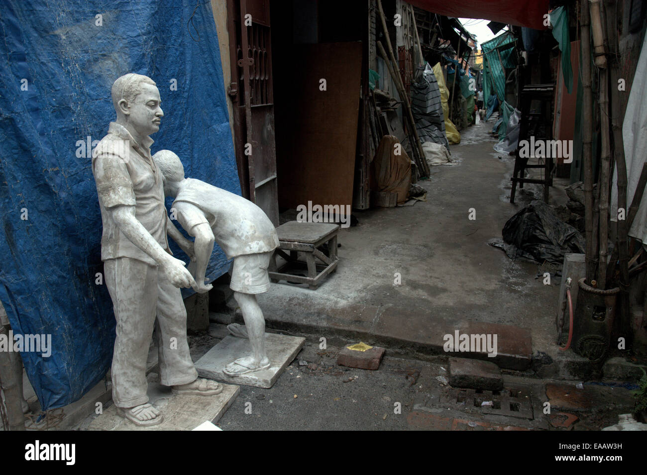 Kumartuli (Kumortuli), a sculptors' and potters’ quarter in north
