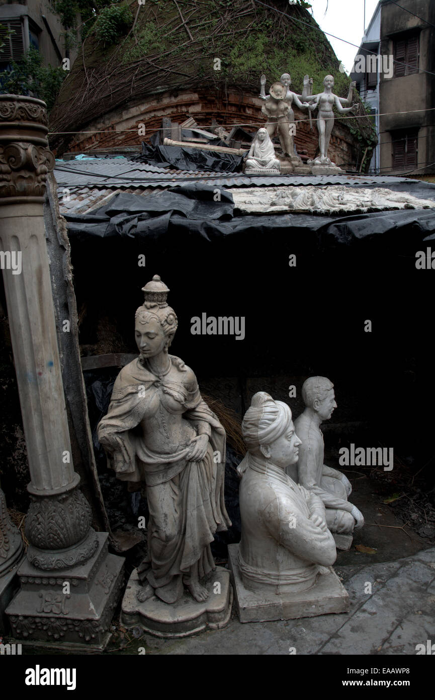 Kumartuli (Kumortuli), a sculptors' and potters’ quarter in north