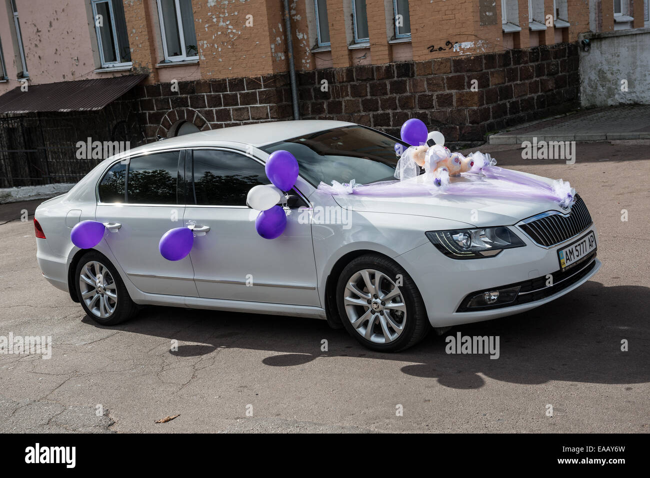 Wedding car balloon hi-res stock photography and images - Alamy