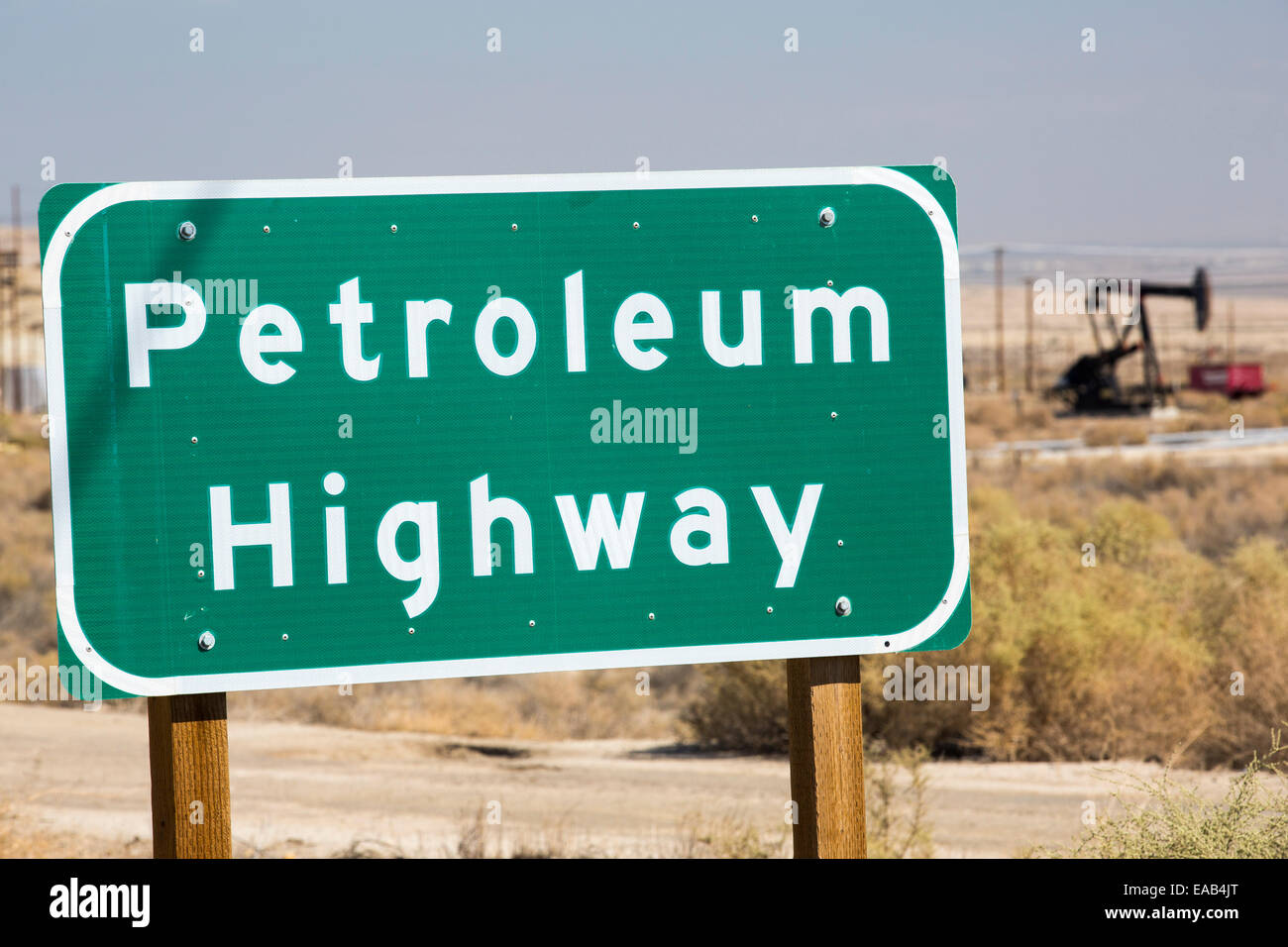 The  Petroleum highway in the Midway Sunset oilfield in Maricopa, Bakersfield, California, USA. Following an unprecedented four Stock Photo