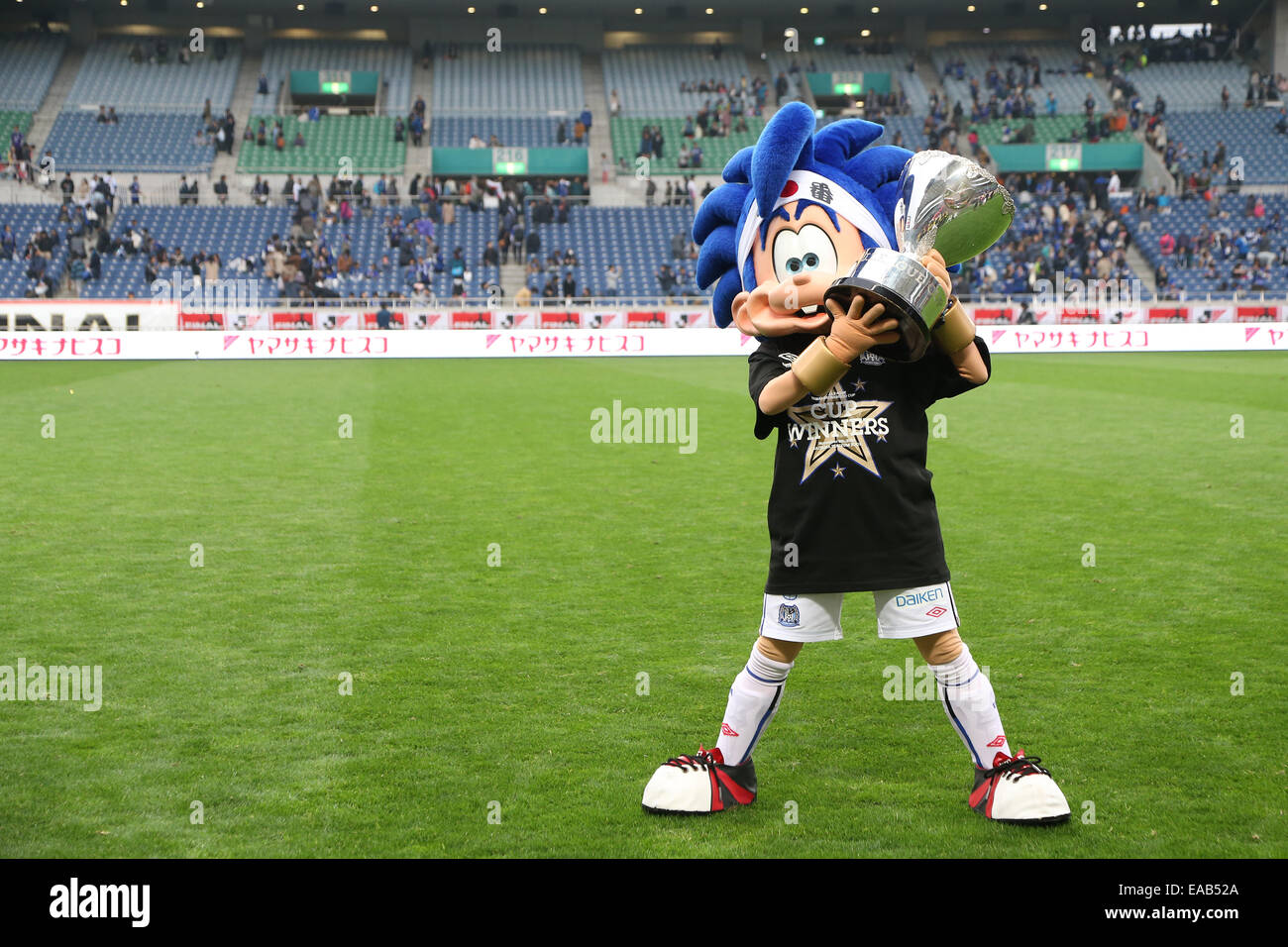 Saitama Japan 8th Nov 14 Gamba Boy Gamba Football Soccer Gamba Osaka Mascot Gamba Boy Celebrates With The Trophy After The 14 J League Yamazaki Nabisco Cup Final Match Between Sanfrecce Hiroshima 2 3