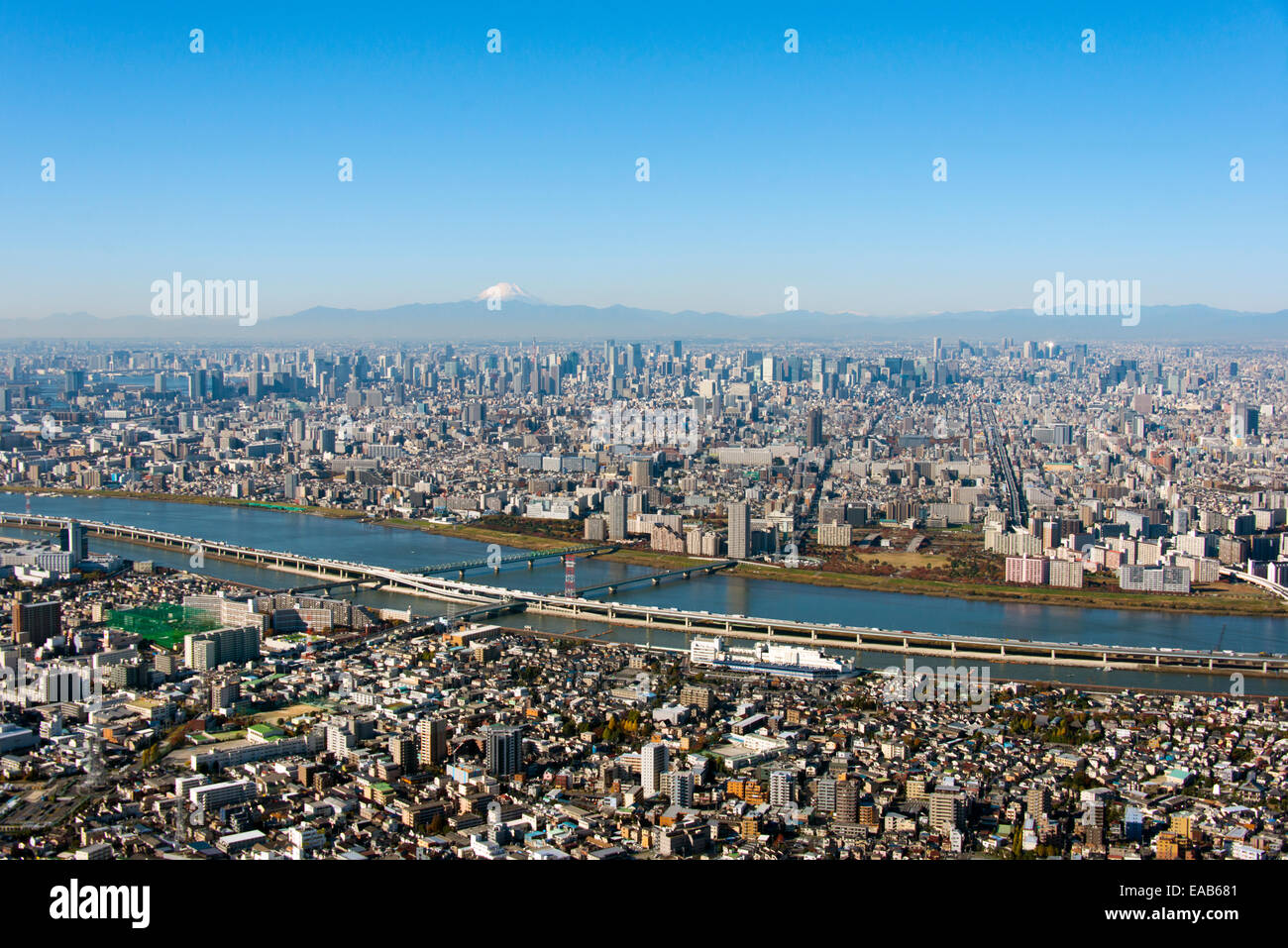 Tokyo cityscape mt fuji hi-res stock photography and images - Alamy