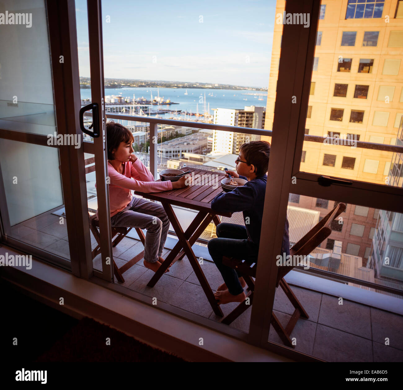 Breakfast on tiny balcony, Auckland Stock Photo