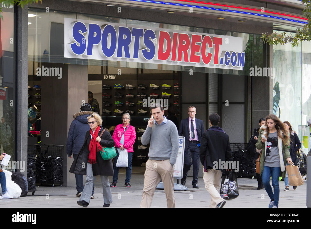 Sports direct oxford street hi-res stock photography and images - Alamy