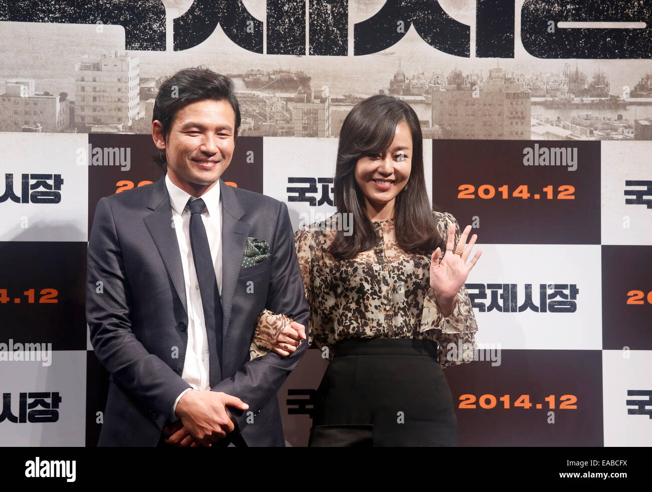 Hwang Jung-Min and Kim Yun-Jin, Nov 10, 2014 : South Korean actor Hwang Jung-Min (L) and actress Kim Yun-Jin pose during a press conference for their new movie, 'International Market', in Seoul, South Korea. © Lee Jae-Won/AFLO/Alamy Live News Stock Photo