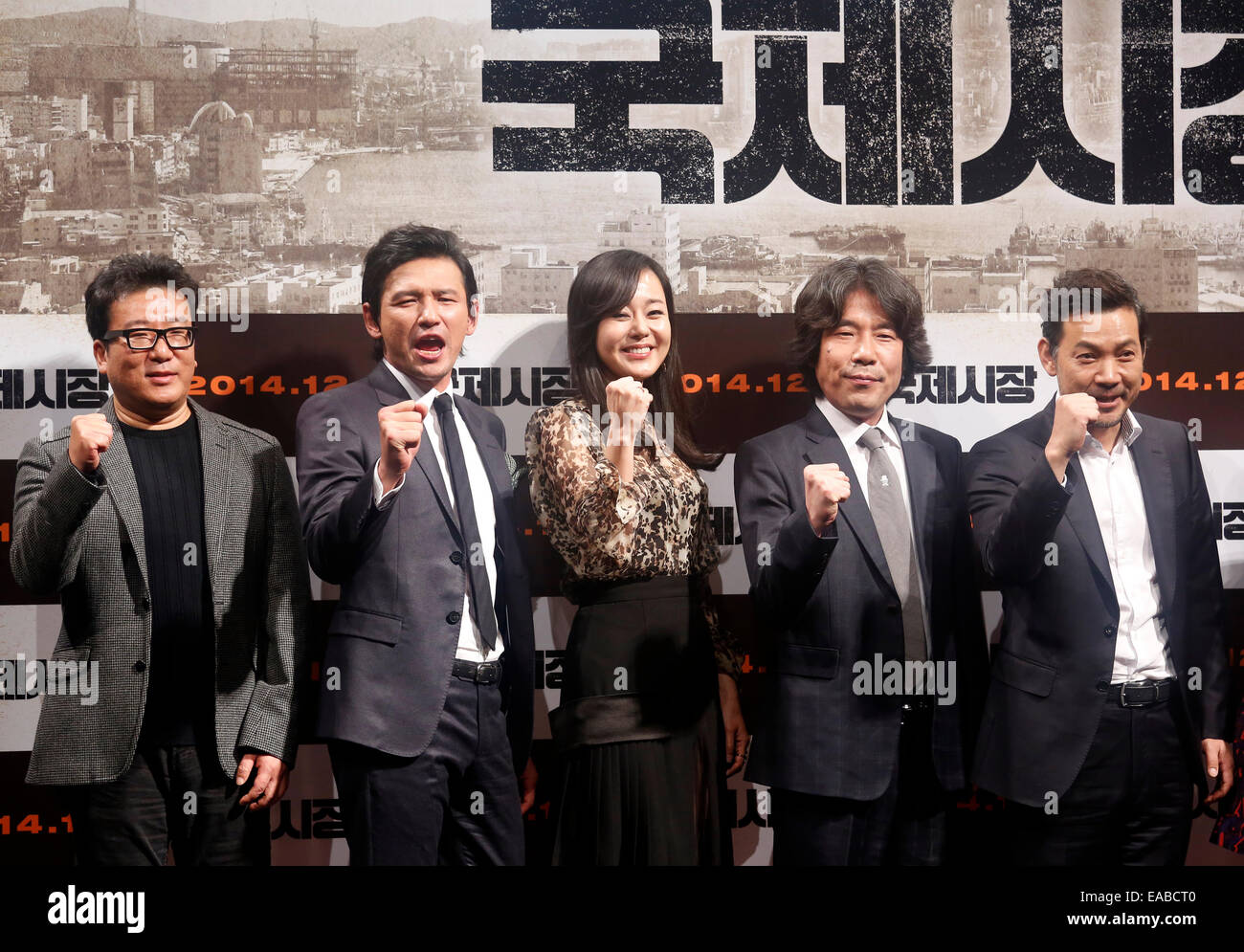 JK Youn, Hwang Jung-Min, Kim Yun-Jin, Oh Dal-Su and Jung Jin-Young, Nov 10, 2014 : (L-R) South Korean film director JK Youn(Youn Jae-Kyun) and actors Hwang Jung-Min, Kim Yun-Jin, Oh Dal-Su and Jung Jin-Young pose during a press conference for their new movie, International Market in Seoul, South Korea. © Lee Jae-Won/AFLO/Alamy Live News Stock Photo