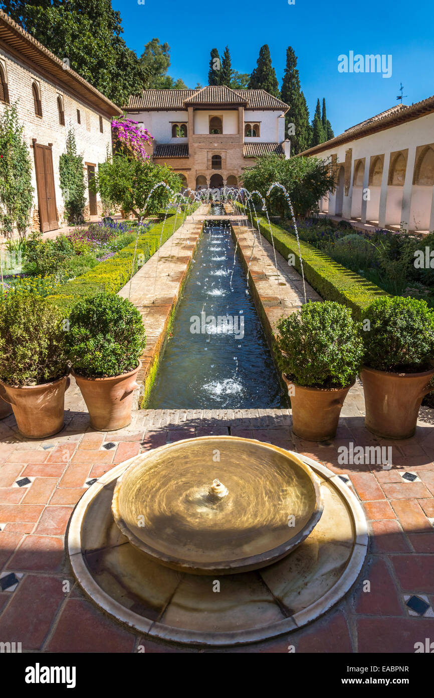 spain-andalusia-granada-alhambra-water-garden-stock-photo-75247363-alamy