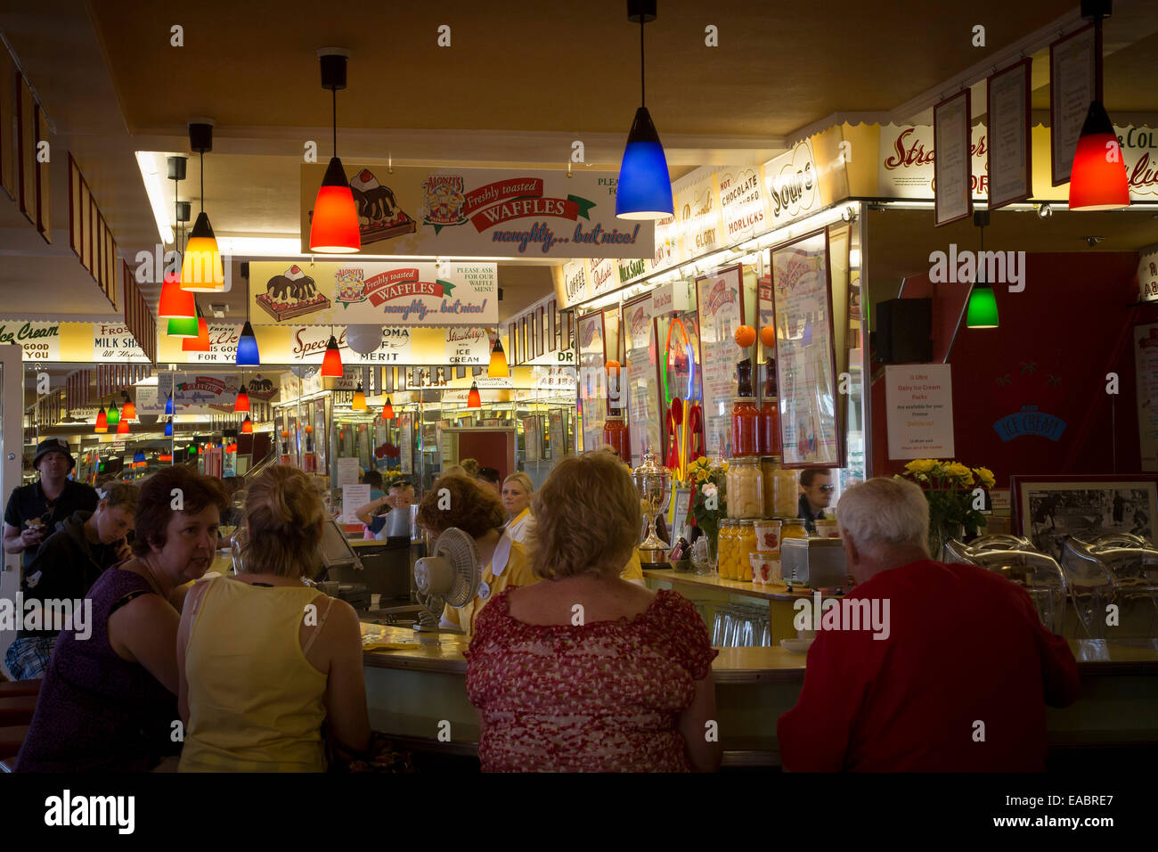 The Harbour Bar, Ice Cream Parlour, Scarborough Stock Photo Alamy