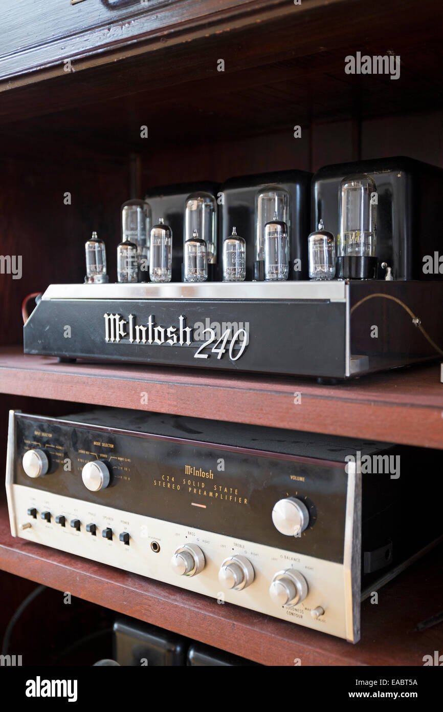 Vintage amplifier hires stock photography and images Alamy