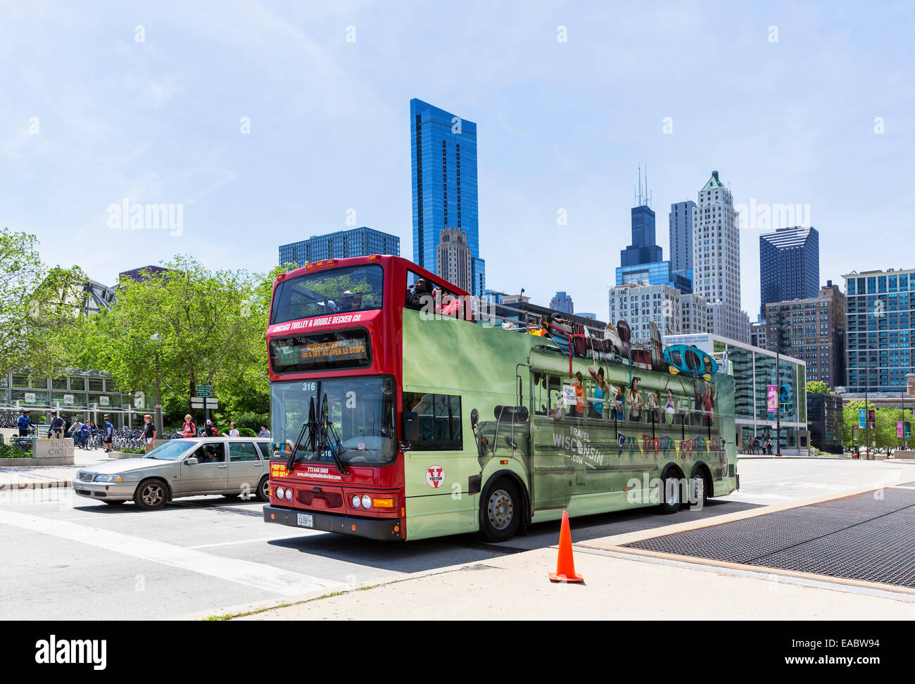 USA Illinois Chicago tour bus on street Stock Photo