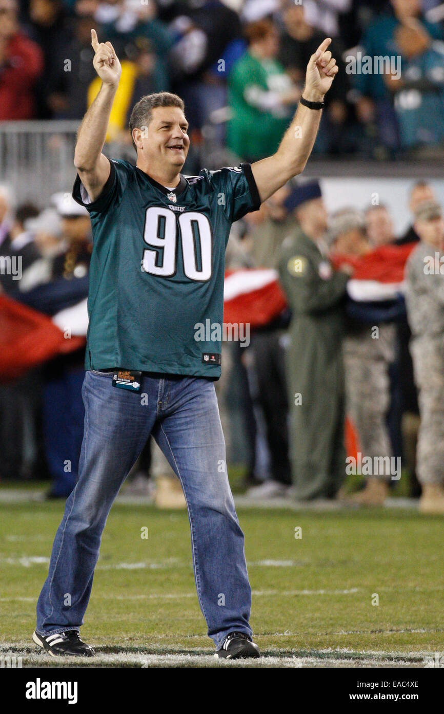 November 10, 2014: ESPN and former Philadelphia Eagles Mike Golic leads the fans in the fight song during the NFL game between the Carolina Panthers and Philadelphia Eagles at Lincoln Financial Field in Philadelphia, Pennsylvania. The Philadelphia Eagles won 45-21. Stock Photo