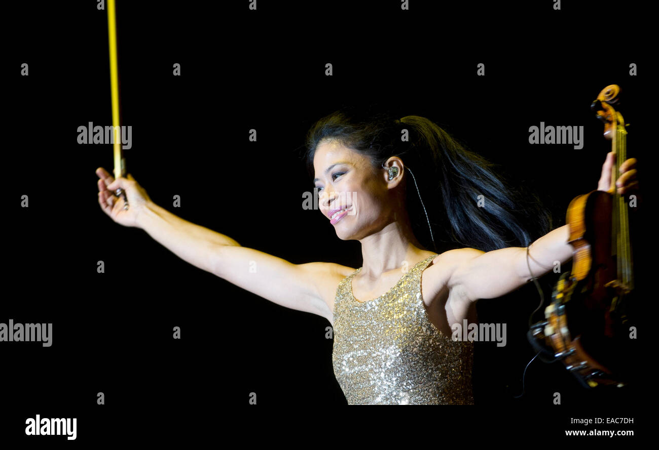 Vanessa mae violinist hires stock photography and images Alamy