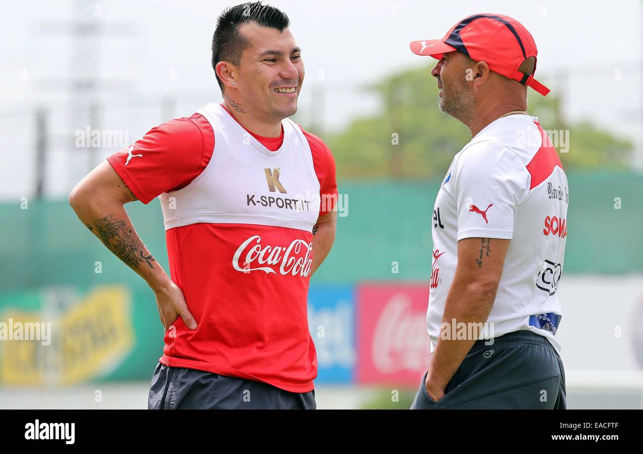 Santiago, Chile. 11th Nov, 2014. Image provided by the National Professional Football Association (ANFP) of Chile shows Gary Medel (L) of Chile's national football team attending a training session at the Juan Pinto Duran Sports Compound in Santiago, capital of Chile, on Nov. 11, 2014. Chile's national team was preparing to play a friendly match with Venezuela on Nov. 14, and another with Uruguay on Nov. 18. © ANFP/Xinhua/Alamy Live News Stock Photo