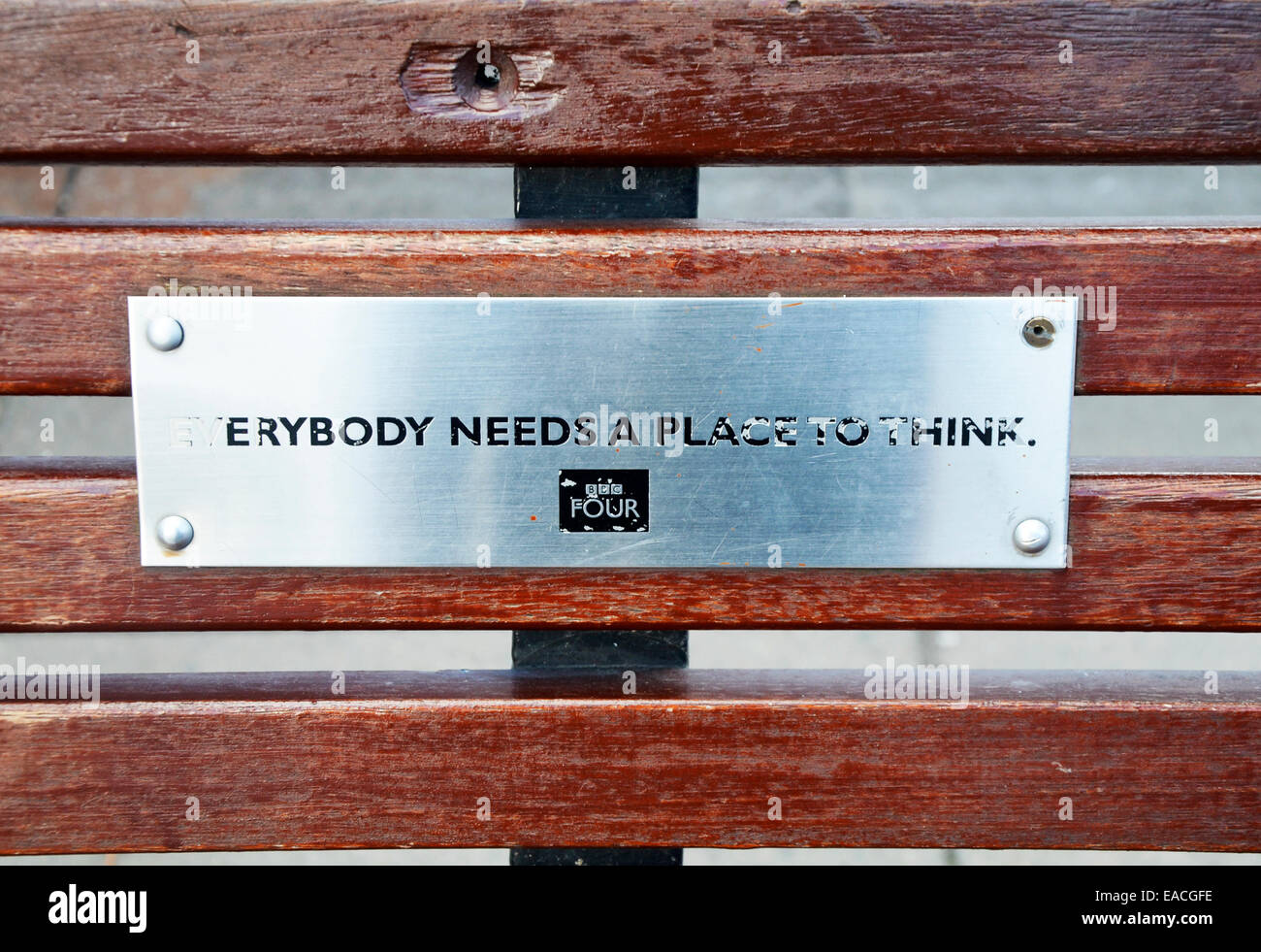 Everybody needs a place to think - A text on a bench on the Thames River Stock Photo