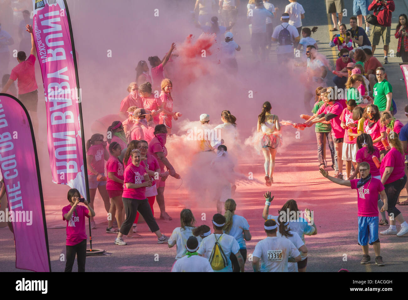 Color run group powder hi-res stock photography and images - Alamy