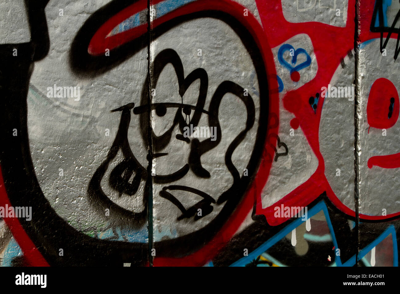 graffiti cartoon face thumbs up urban Berlin Wall Stock Photo
