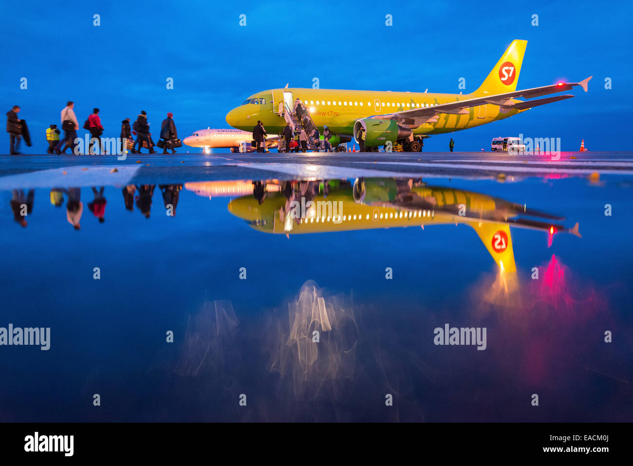 Jet and passengers and reflections Stock Photo - Alamy