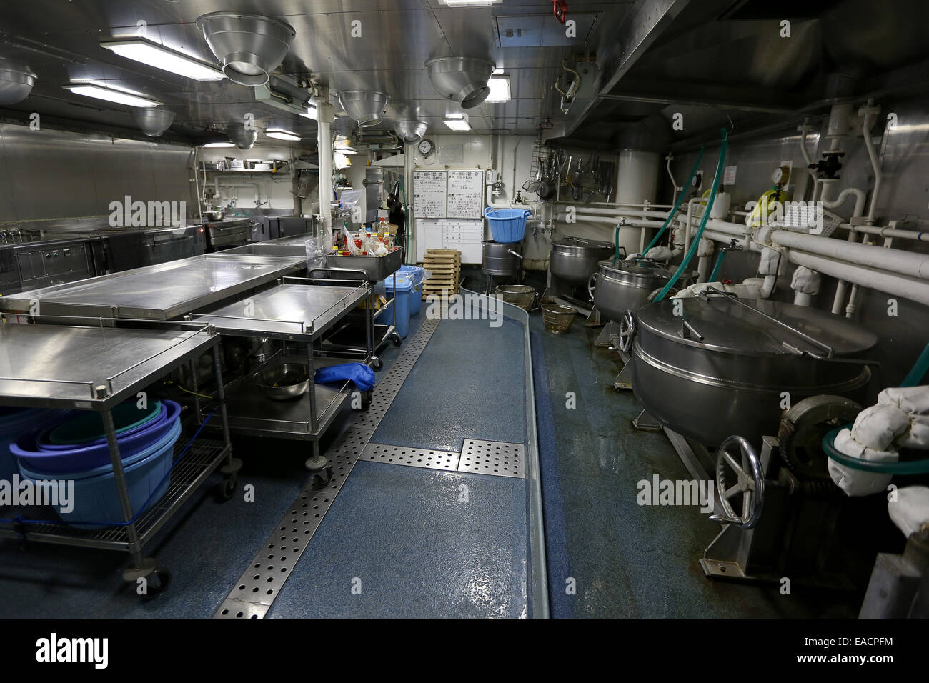 Tokyo, Japan. 11th Nov, 2014. A kitchen inside the Japanese naval icebreaker 'Shirase' is seen before leaving Harumi pier in Tokyo, Japan for an Antarctica Observation Activity November 11, 2014. Credit:  Yuriko Nakao /AFLO/Alamy Live News Stock Photo