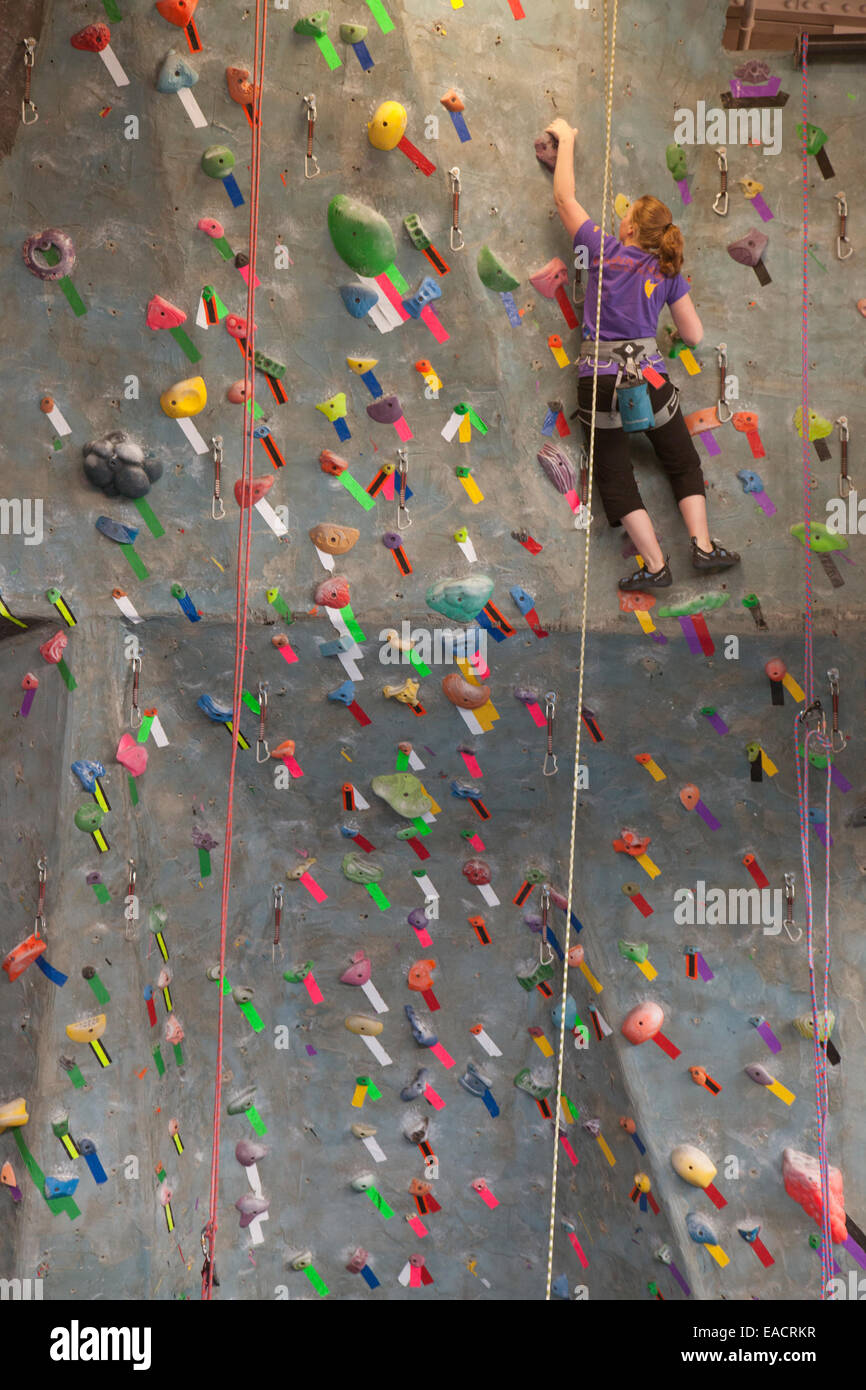 Kids climbing ropes in gym hires stock photography and images Alamy
