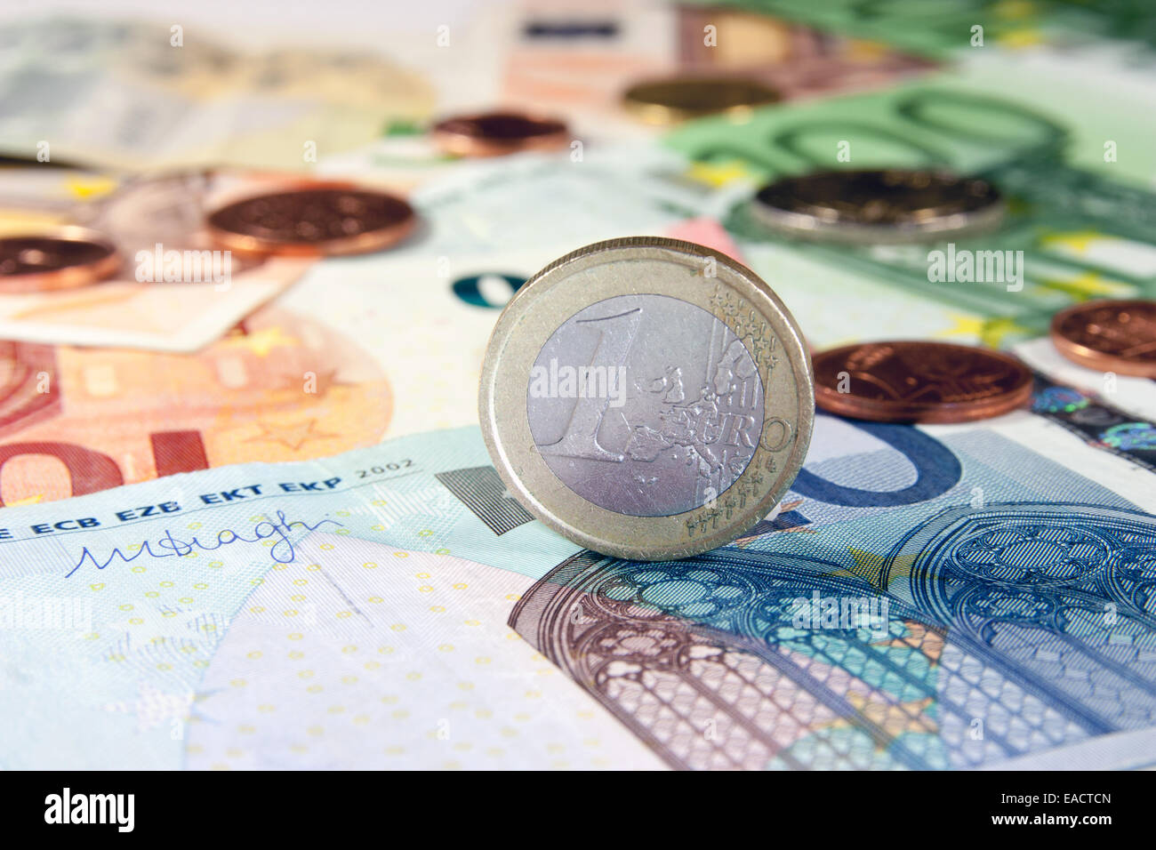 1 euro note hi-res stock photography and images - Alamy