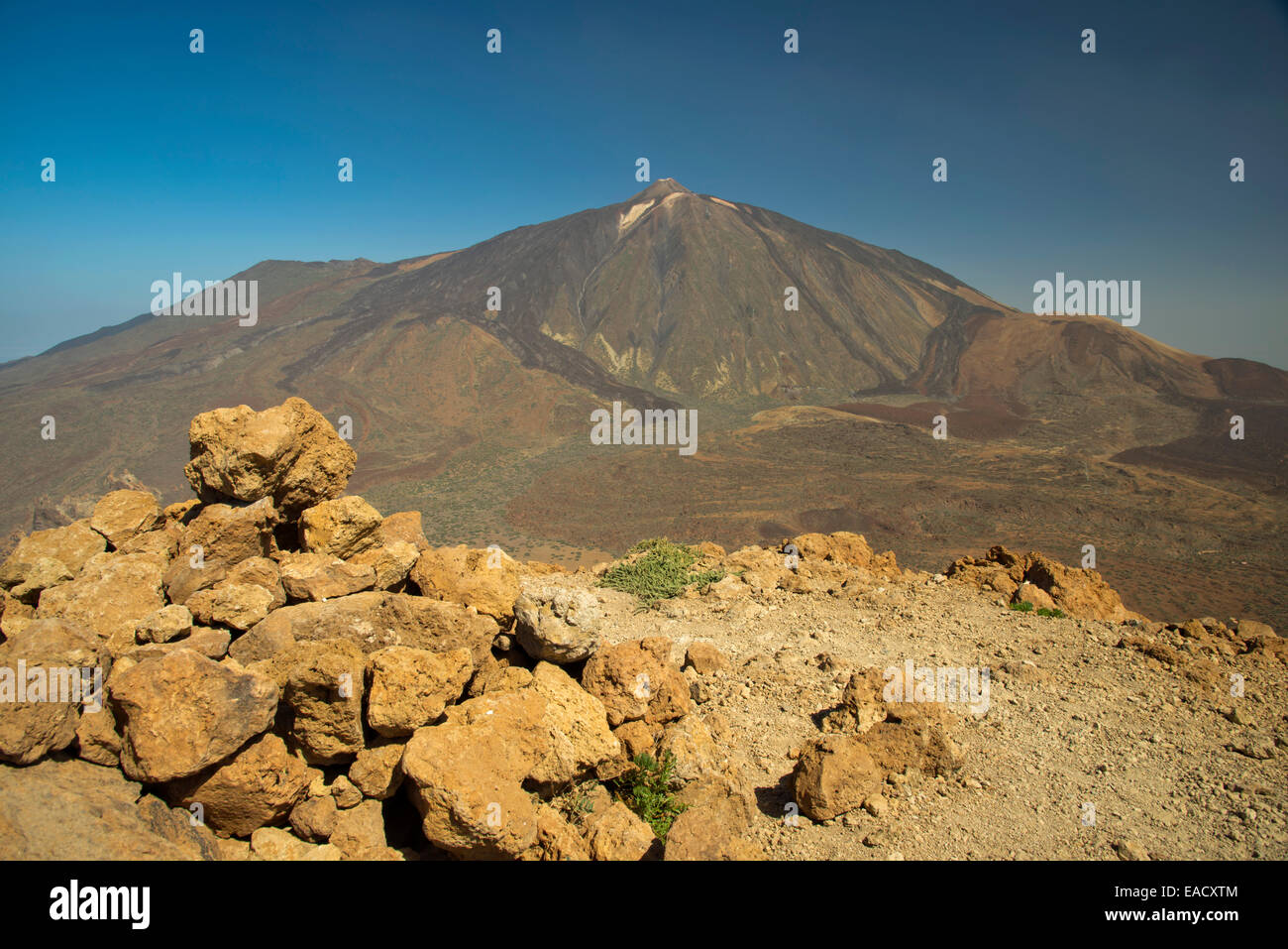 View from Mt Alto de Guajara, 2717m, to Mt Pico de Teide, 3718m, Tenerife, Canary Islands, Spain Stock Photo