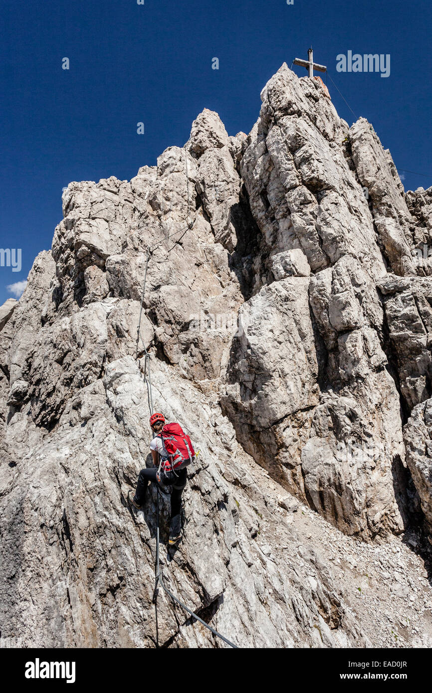 Mountaineers at the Imst via ferrata during the ascent of Mt Maldenkopf in the Lechtal Alps, with the summit of Mt Maldenkopf Stock Photo