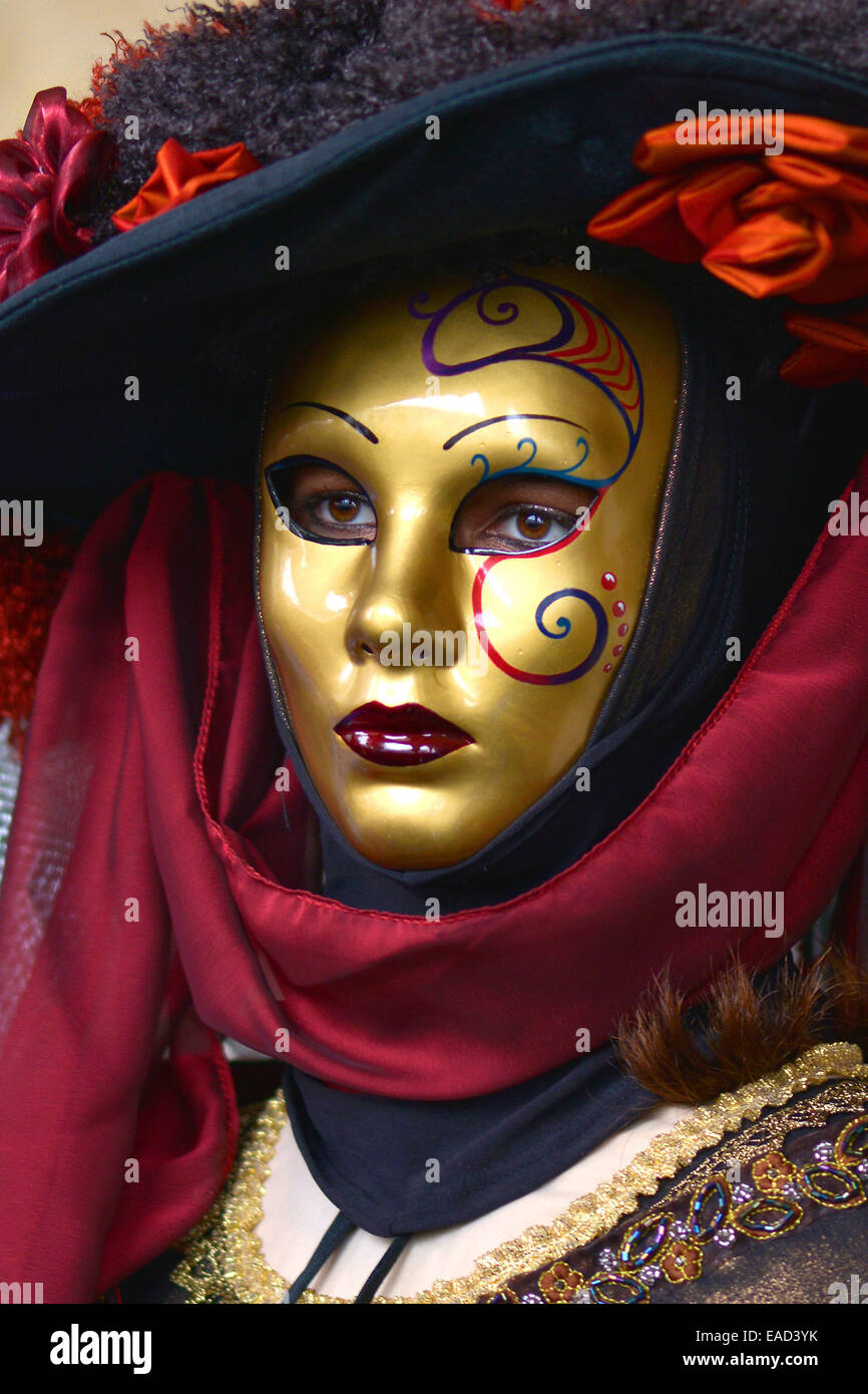 Gold Mask From Venice High Resolution Stock Photography and Images - Alamy