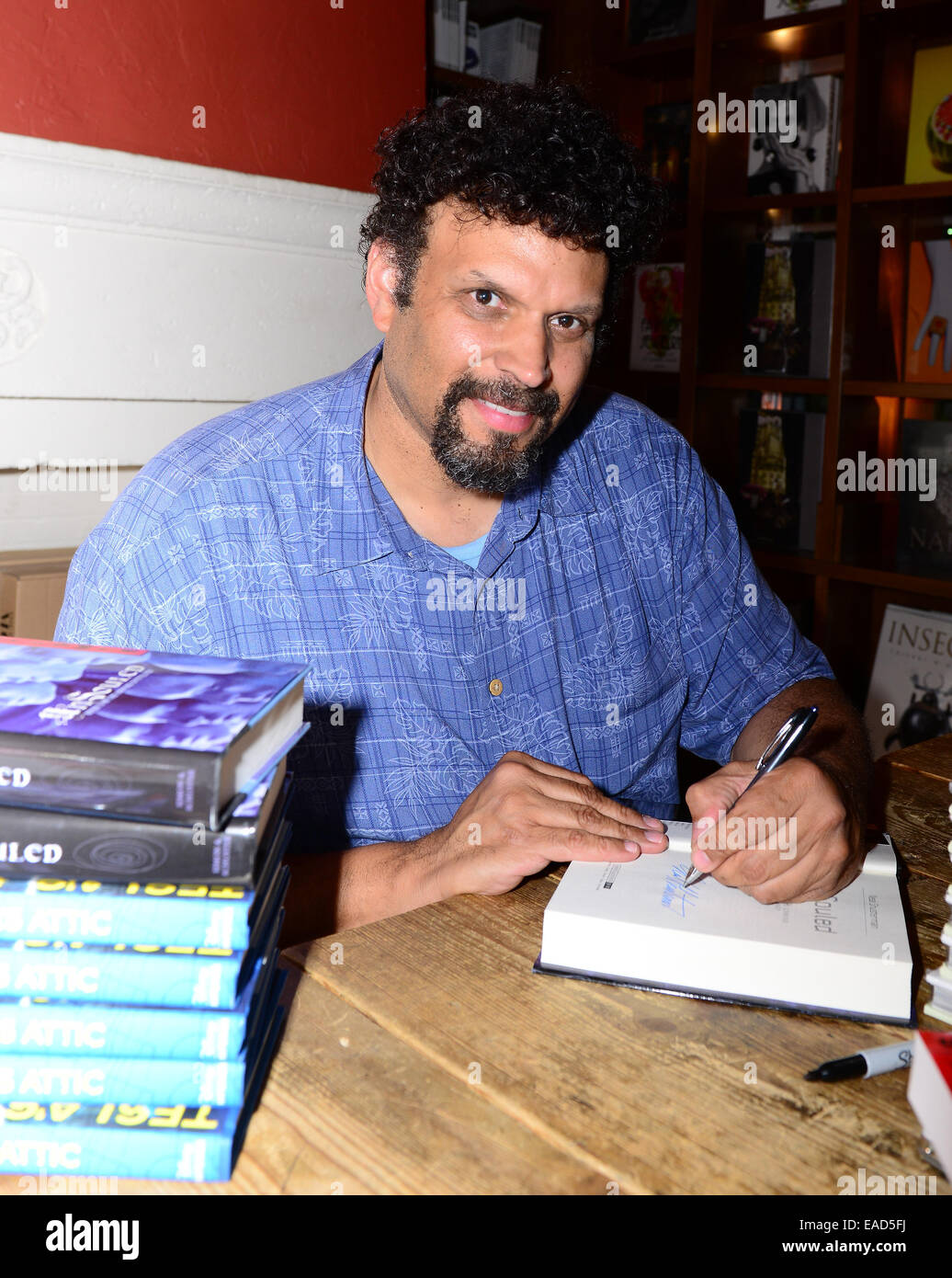 Neal shusterman hi-res stock photography and images - Alamy