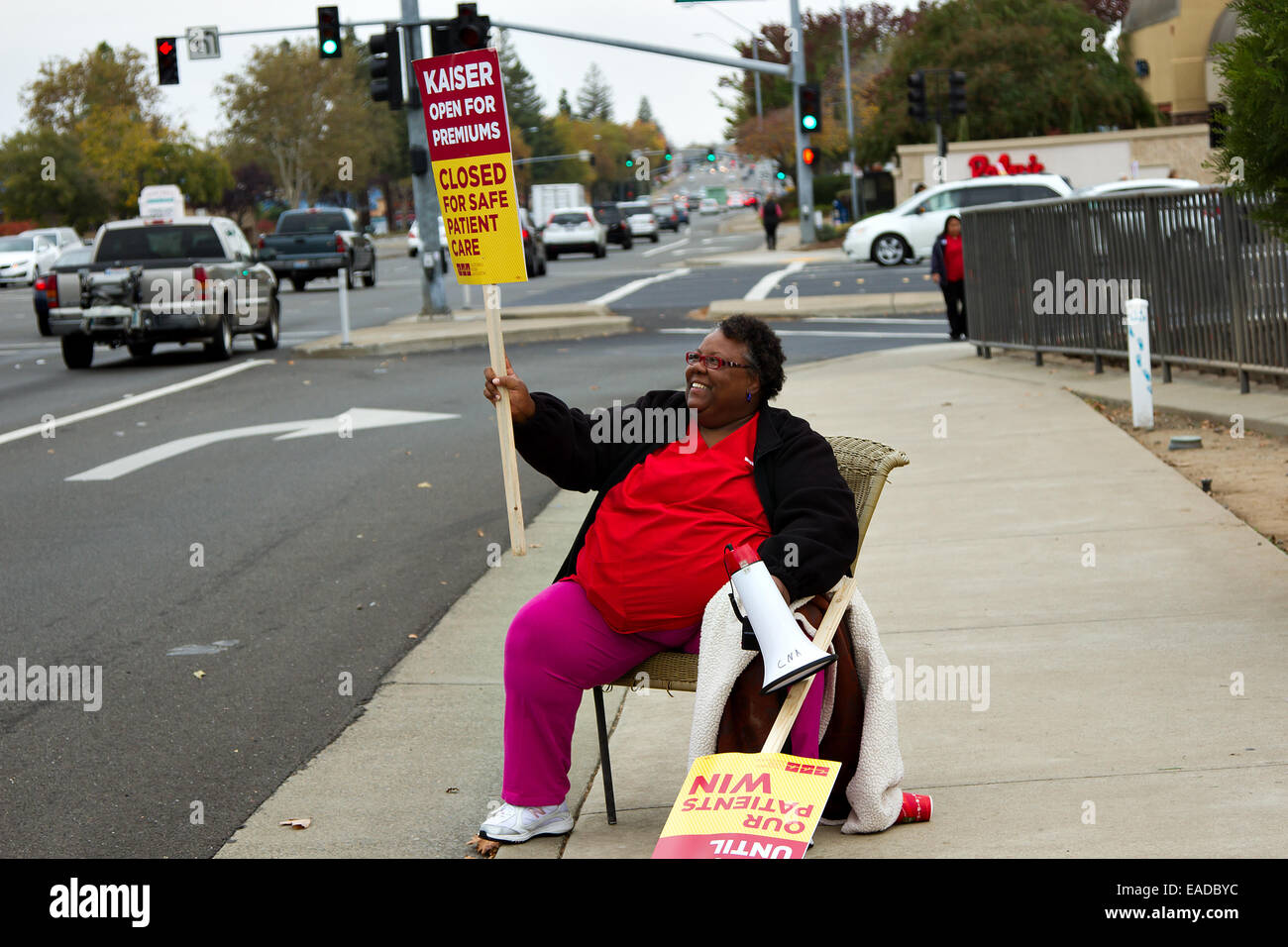 Roseville, California, USA. 11th November, 2014. Roseville California Nurses at Kaiser Permanente walk out over working conditions in Northern California on 11-11-2014. At dispute is staffing problems and patient care. Credit:  Chris Aschenbrener/Alamy Live News Stock Photo