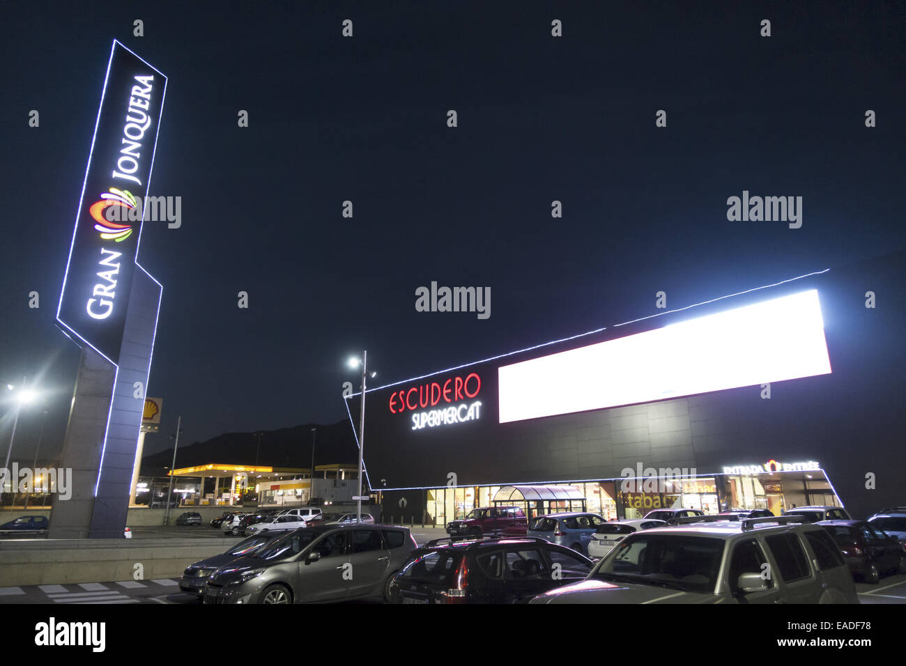 Gigantic mall hi-res stock photography and images - Alamy